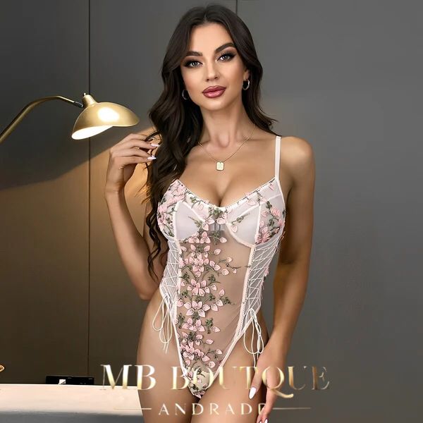 Body com detalhes em bordado em flores