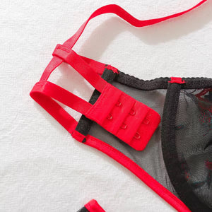 Lingerie Bordada Preta com Cinta Liga – Arte e sofisticação em forma de lingerie