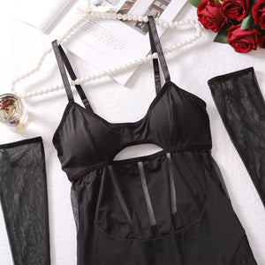 Vestido Black Hypnotic com Luvas – Recortes Sensuais e Ajuste Perfeito
