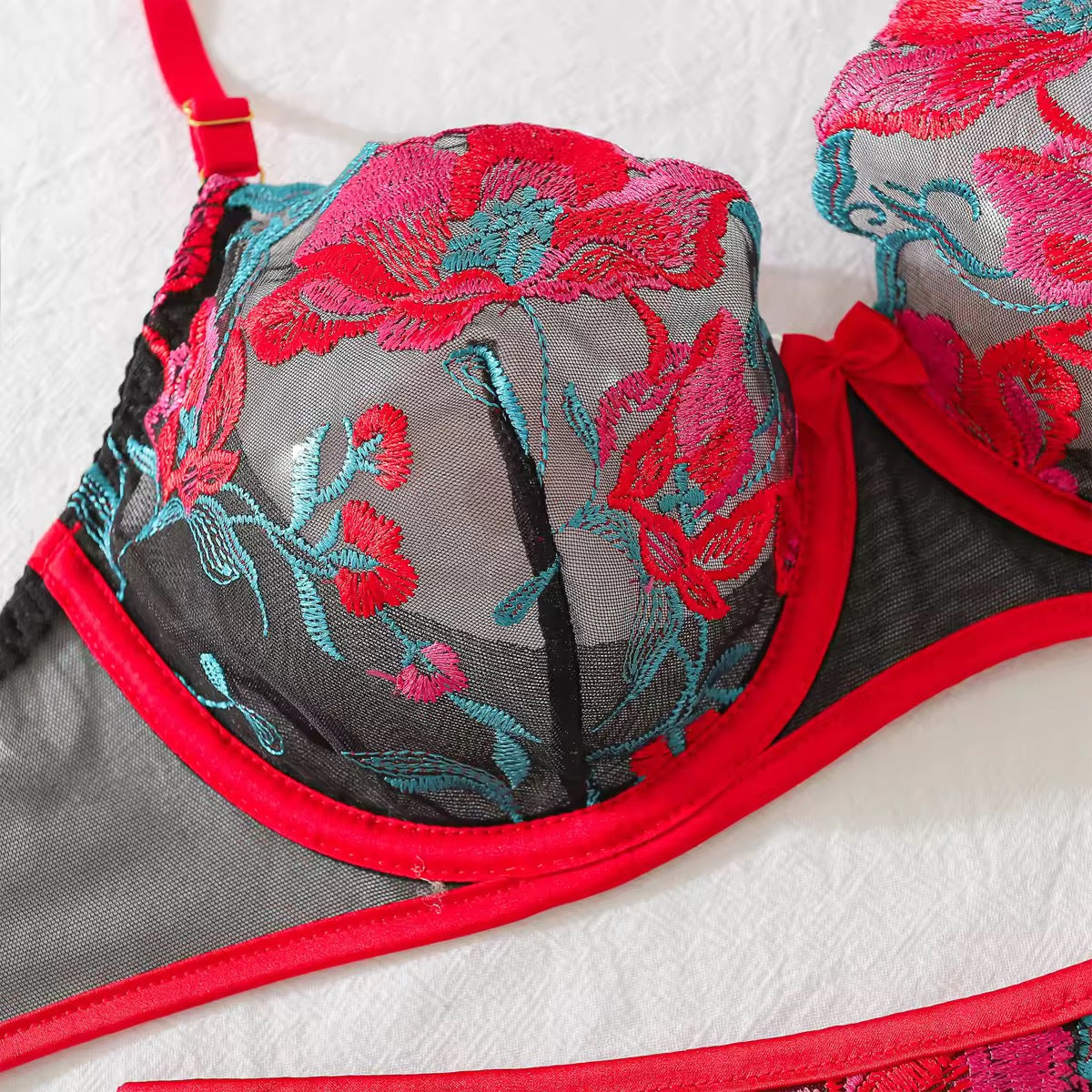 Lingerie Bordada Preta com Cinta Liga – Arte e sofisticação em forma de lingerie
