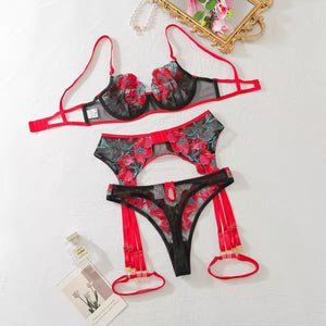 Lingerie Bordada Preta com Cinta Liga – Arte e sofisticação em forma de lingerie