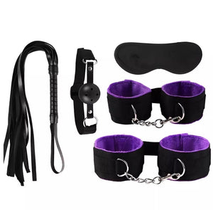 Kit Bondage com 5 Itens - Algemas, Venda, Mordaça, Chicote e Trava em vermelho, preto e roxo