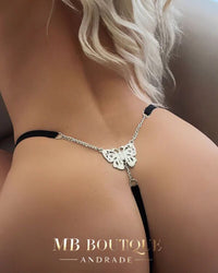 Calcinha Fio com Detalhe de Borboleta em Metal – O Toque Final de Sofisticação e Ousadia