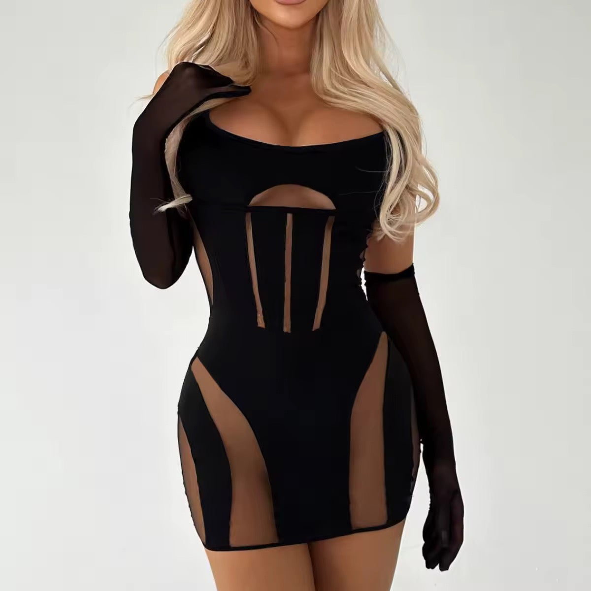 Vestido Black Hypnotic com Luvas – Recortes Sensuais e Ajuste Perfeito