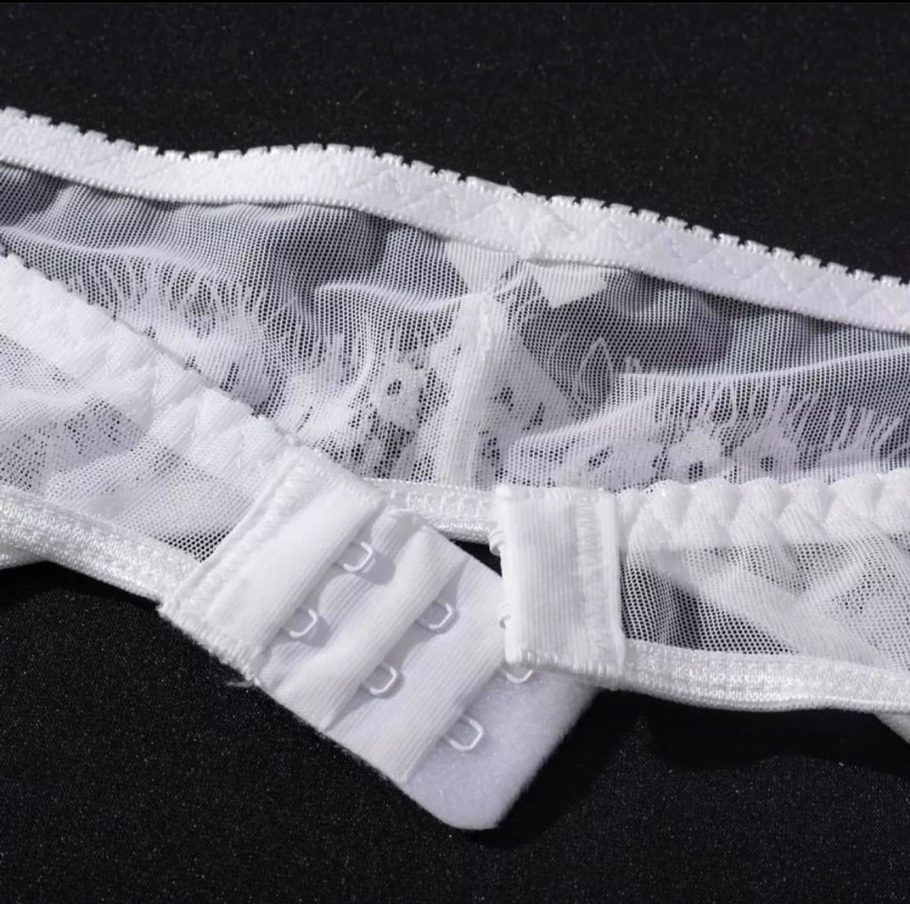 Lingerie com cinta liga (calcinha com regulagem na
