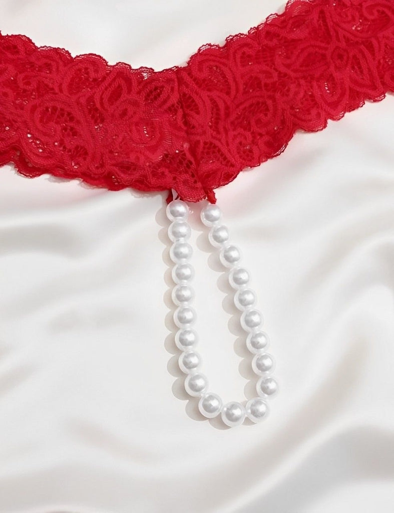 Calcinha de renda com detalhes em pérolas
