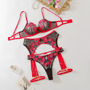 Lingerie Bordada Preta com Cinta Liga – Arte e sofisticação em forma de lingerie