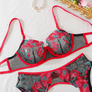 Lingerie Bordada Preta com Cinta Liga – Arte e sofisticação em forma de lingerie