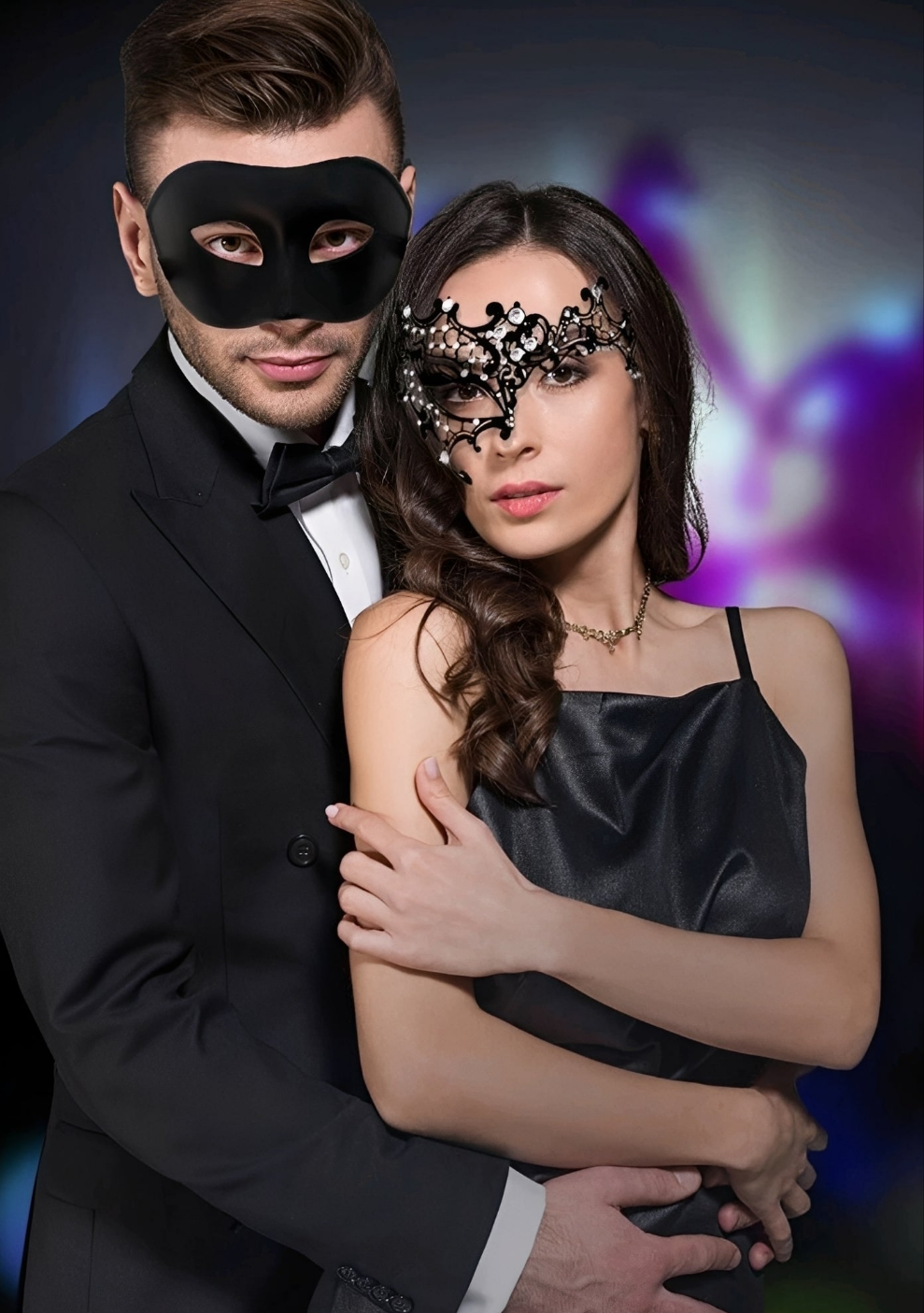 Kit Máscara Veneziana Luxo em Metal com Brilho + Máscara Clássica Preta Unissex – Fantasia de Casal, Festa à Fantasia, Baile de Máscaras, Acessório Sensual e Elegante