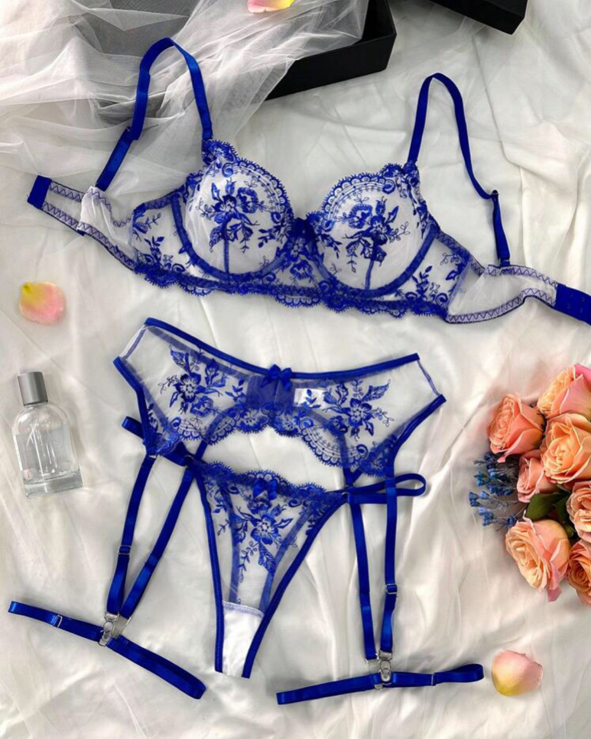 Conjunto Bordado Azul com Cinta Liga – Sofisticação e Exclusividade