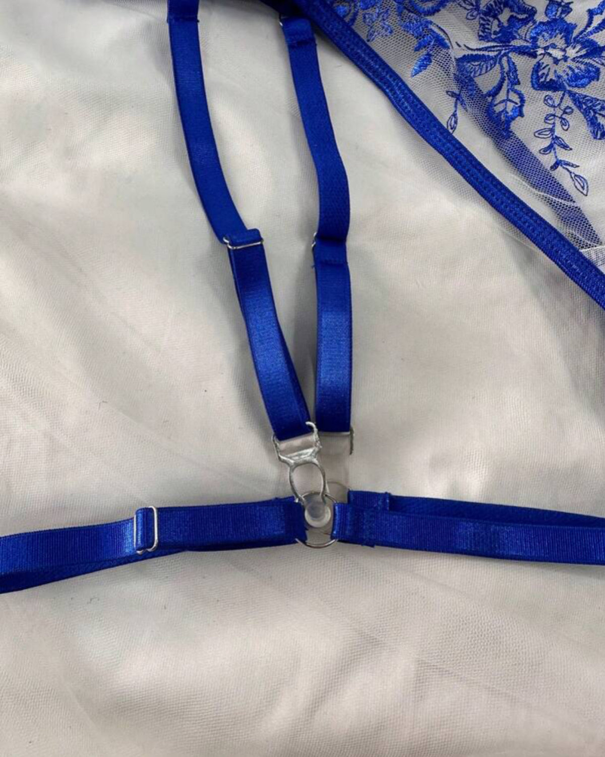 Conjunto Bordado Azul com Cinta Liga – Sofisticação e Exclusividade