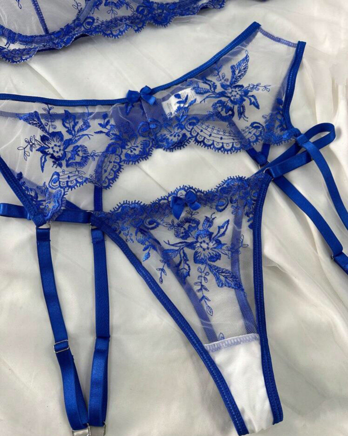 Conjunto Bordado Azul com Cinta Liga – Sofisticação e Exclusividade