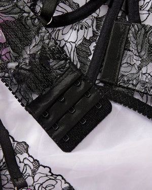 Conjunto Luxo em Renda e Cetim – Sensualidade e Sofisticação