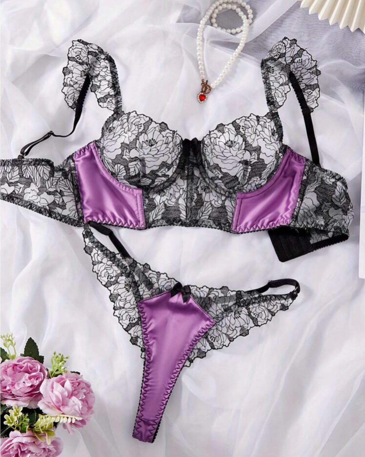 Conjunto Luxo em Renda e Cetim – Sensualidade e Sofisticação