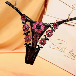 Calcinha com bordado em flores