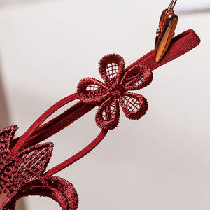 Calcinha Fio Dental com Pérolas em Renda Floral