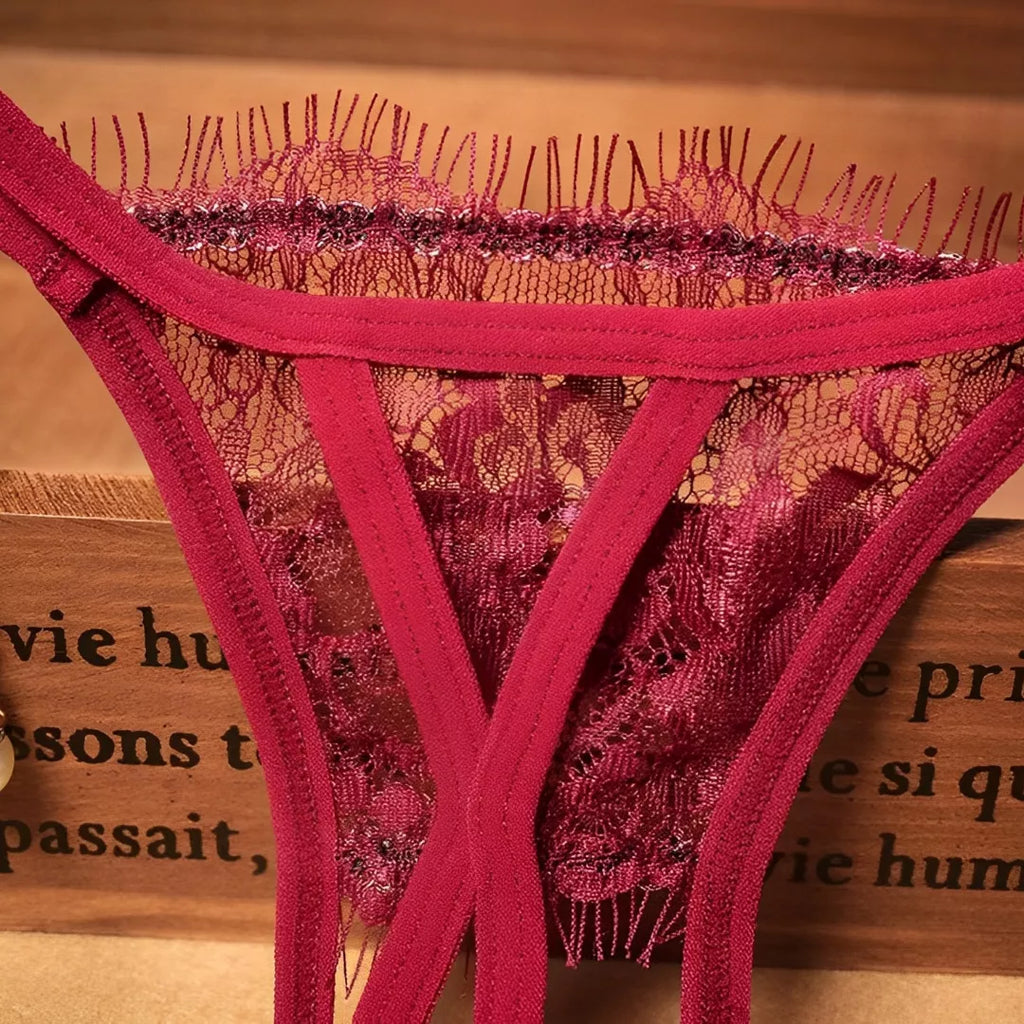 Calcinha Sexy de renda com detalhes em pérolas