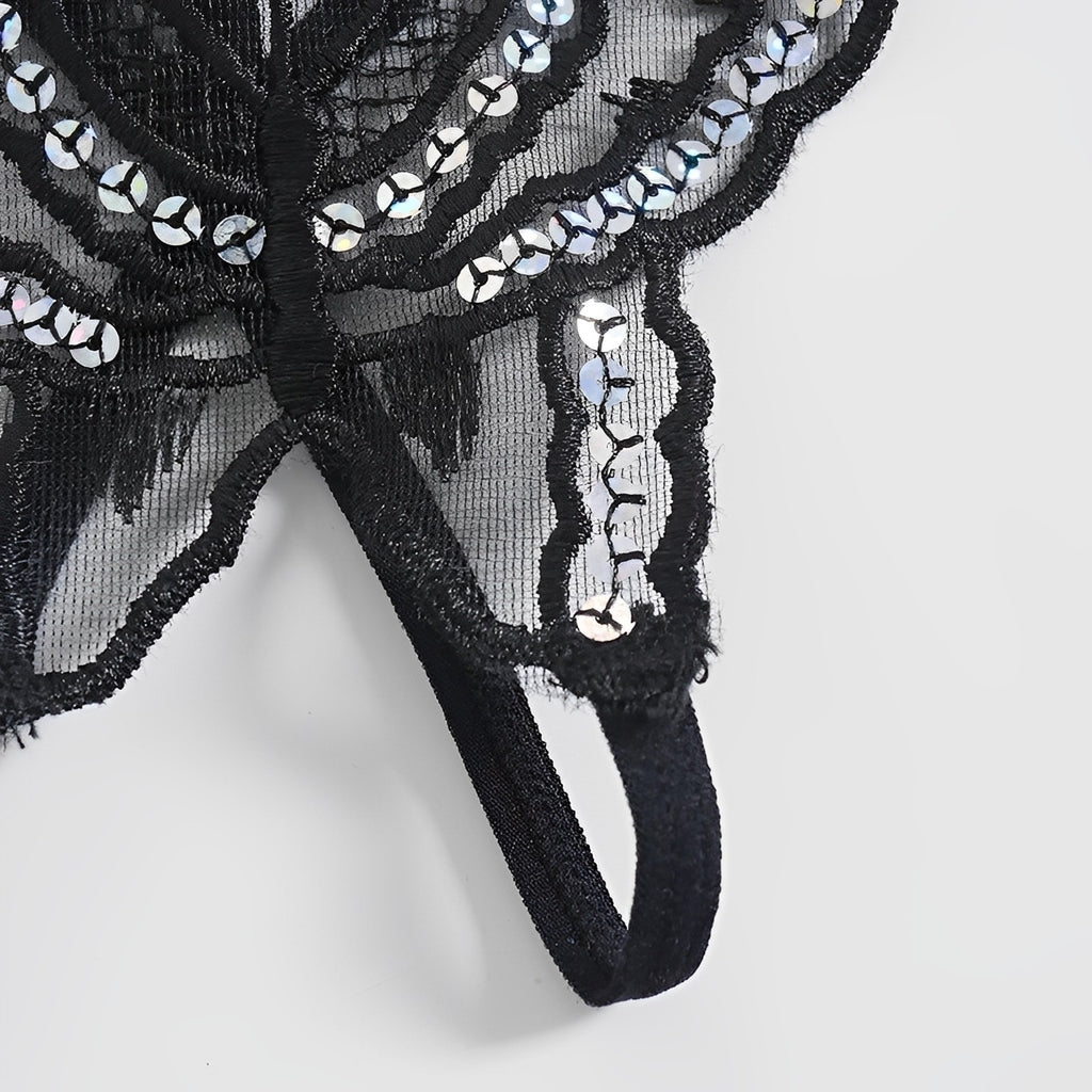 Calcinha preta com desenho de borboleta em renda e detalhes brilhantes, detalhe da renda