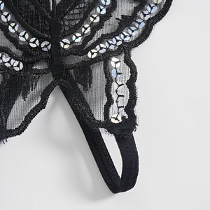 Calcinha preta com desenho de borboleta em renda e detalhes brilhantes, detalhe da renda