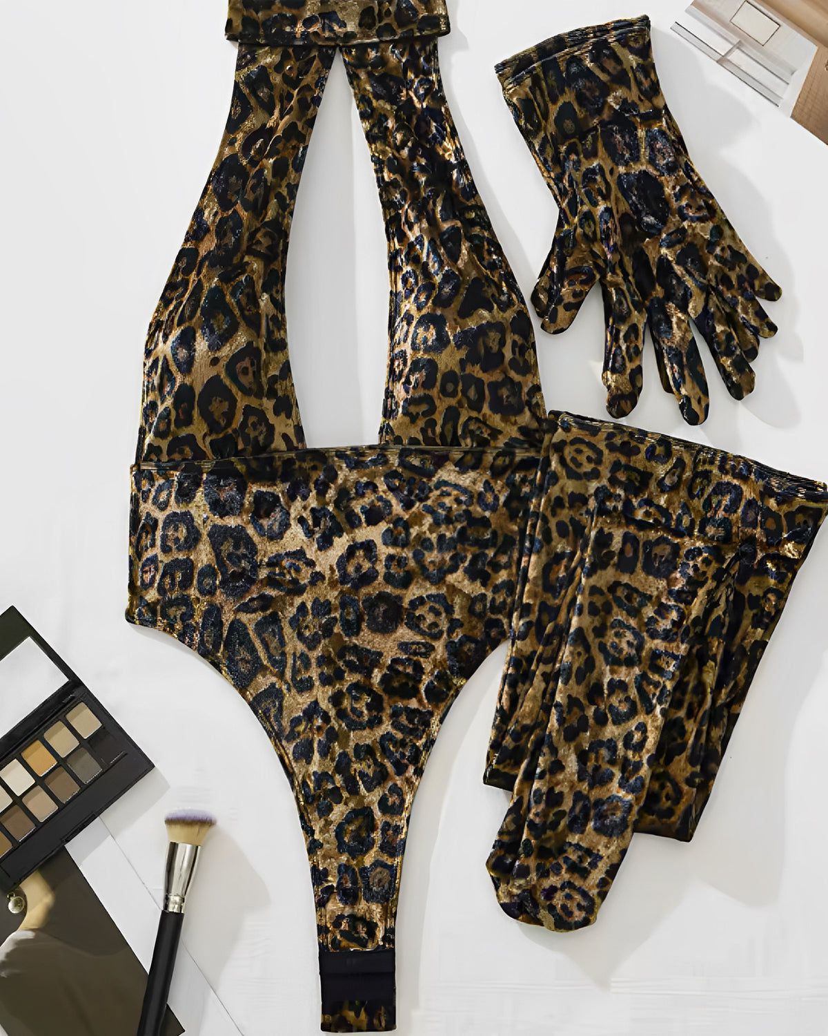 Body Sexy Animal Print - Poder Selvagem e Elegância Atemporal - com luvas e meias