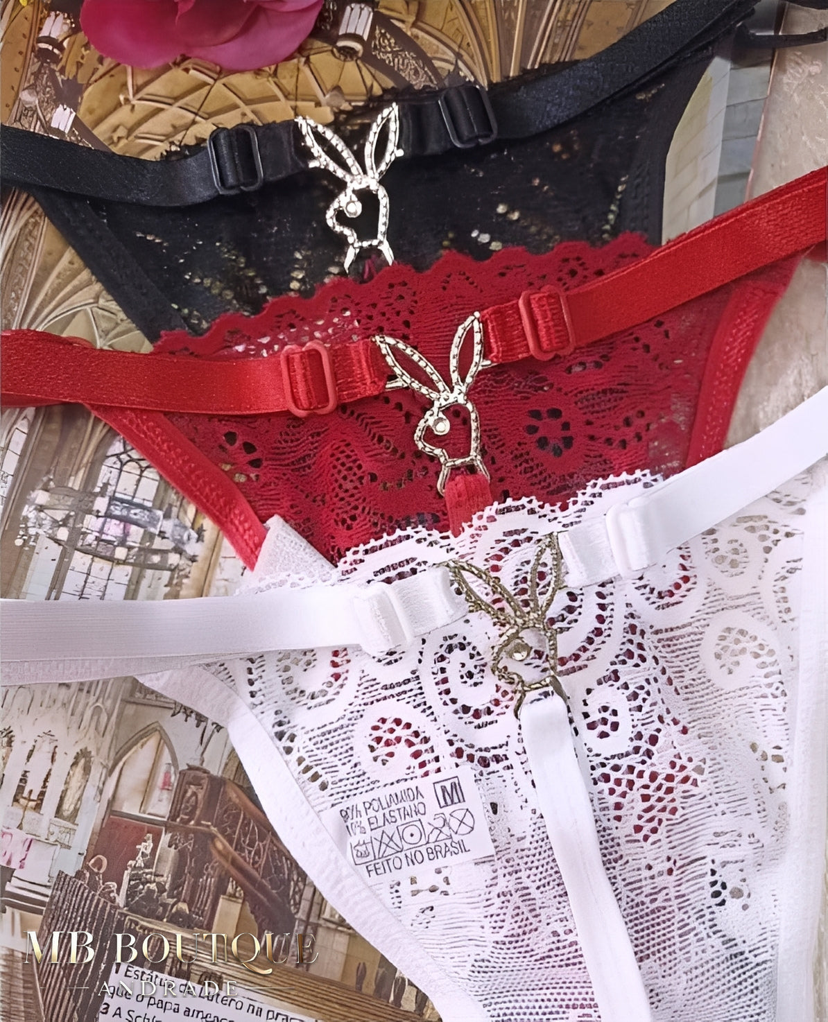 Calcinha de renda com regulagem e enfeite de coelho em preto, vermelho e branco — MB Andrade Boutique