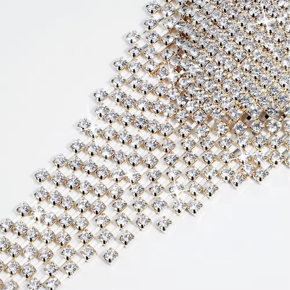 Tapa-Seios Gota de Cristal com Corpo de Strass - Luxo Máximo e Impacto Visual