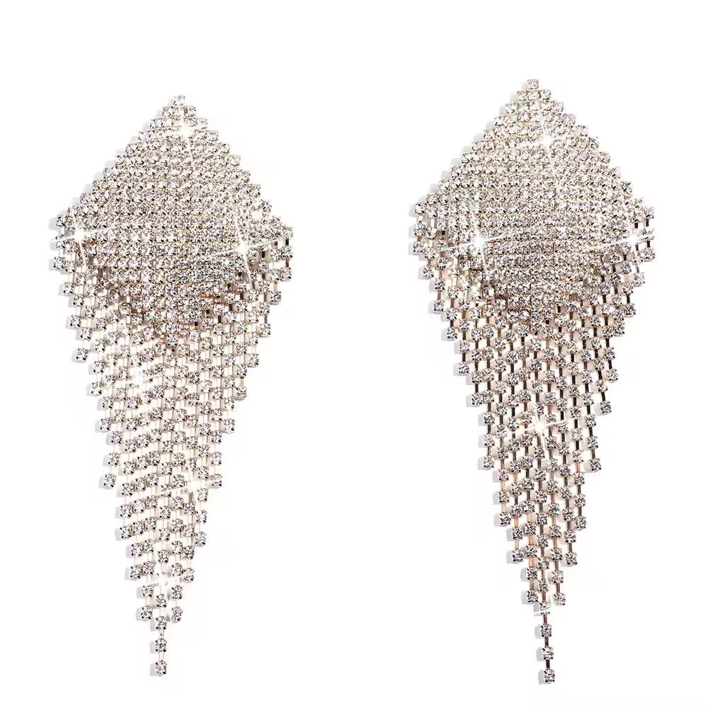 Tapa-Seios Gota de Cristal com Corpo de Strass - Luxo Máximo e Impacto Visual