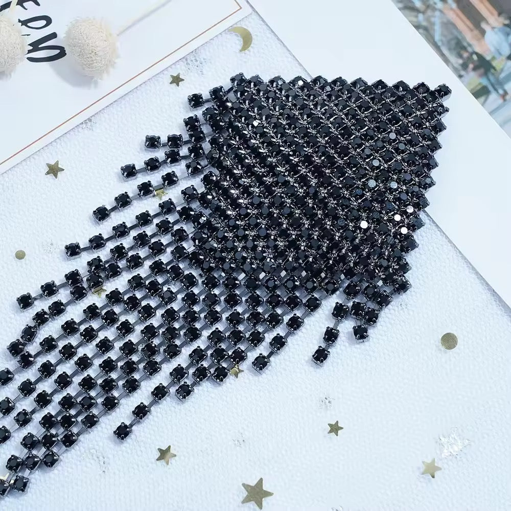 Tapa-Seios Gota de Cristal com Corpo de Strass - Luxo Máximo e Impacto Visual