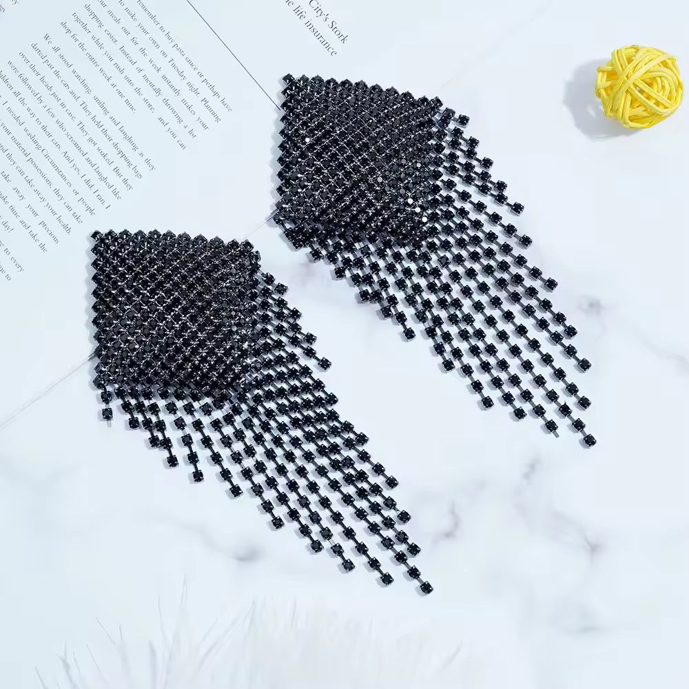 Tapa-Seios Gota de Cristal com Corpo de Strass - Luxo Máximo e Impacto Visual