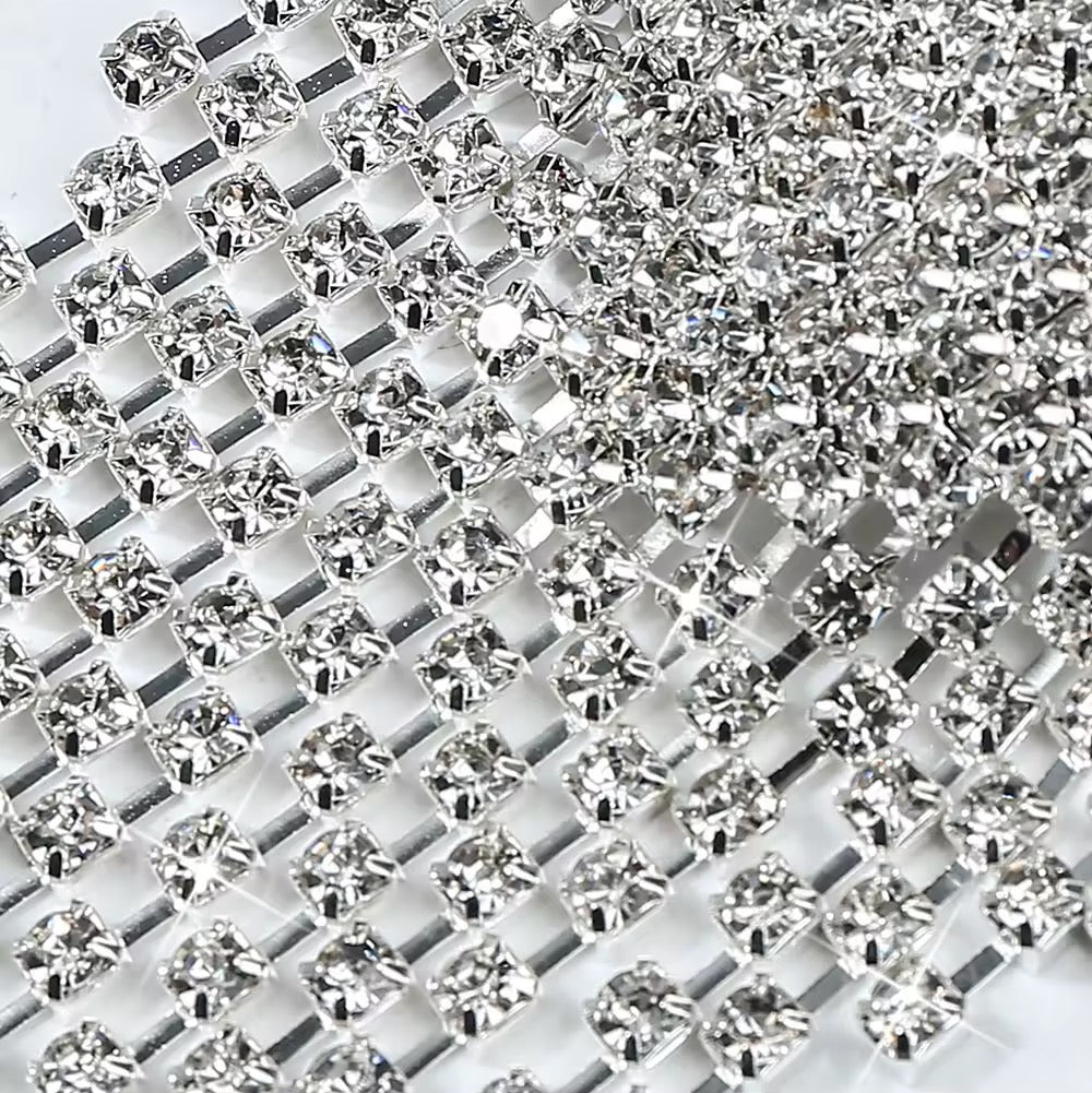 Tapa-Seios Gota de Cristal com Corpo de Strass - Luxo Máximo e Impacto Visual
