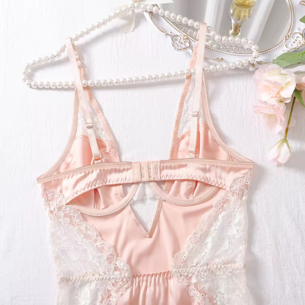 Camisola Rosé Angel - Acetinada com Renda e Detalhe Vazado