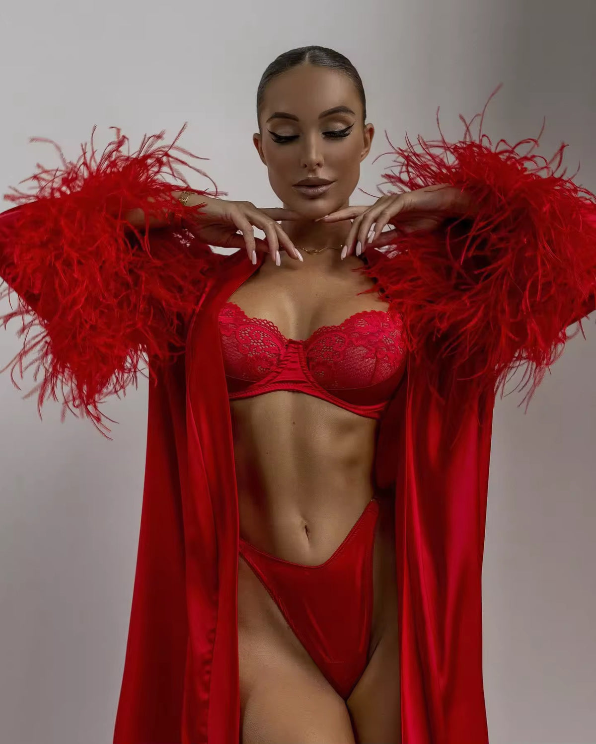Lingerie Red Seduction - Com Saia de Cetim, Ligas e Fio Dental Regulável