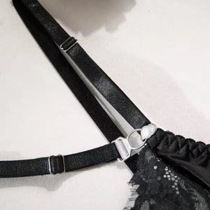 Lingerie Red Seduction - Com Saia de Cetim, Ligas e Fio Dental Regulável