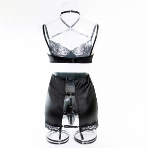 Lingerie Red Seduction - Com Saia de Cetim, Ligas e Fio Dental Regulável