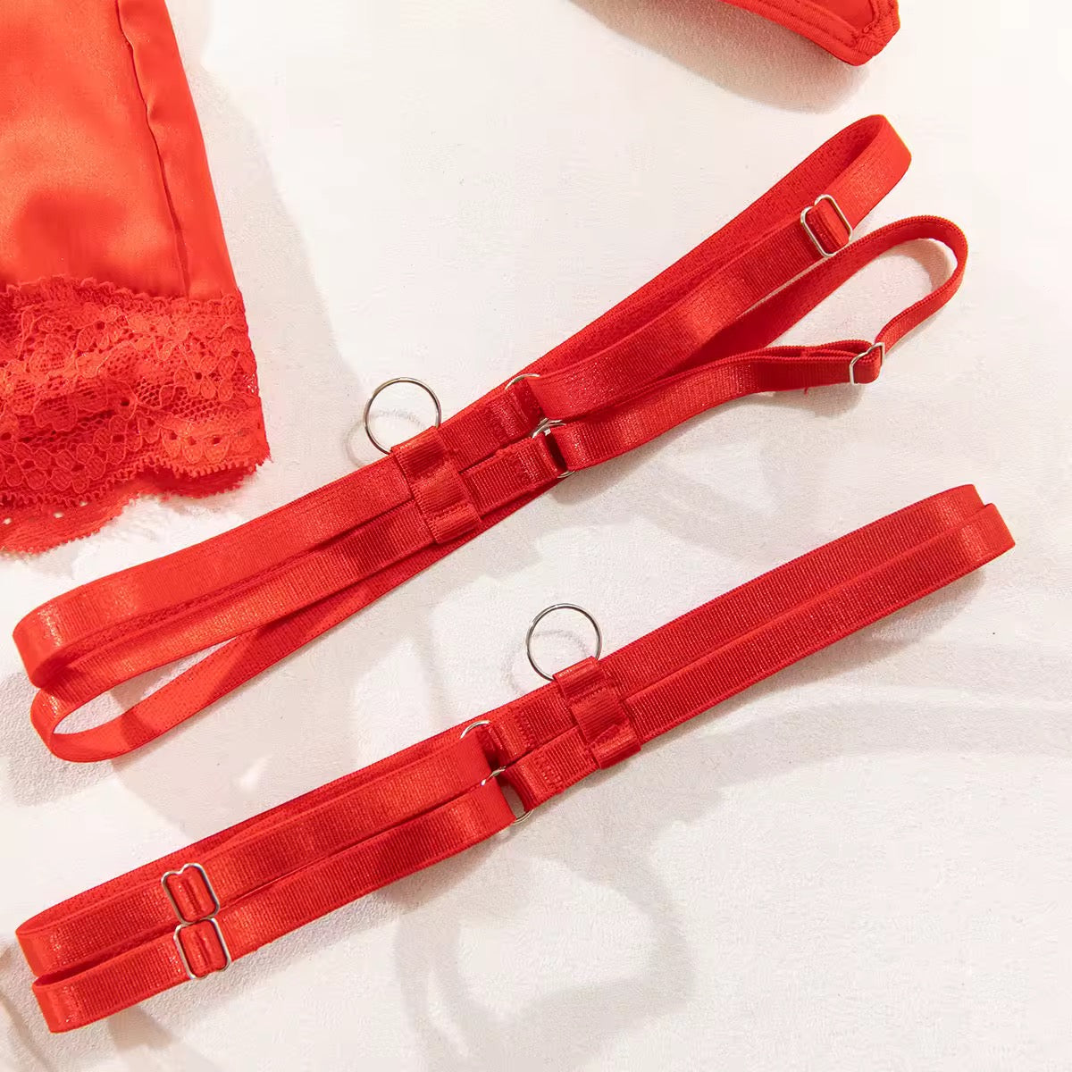 Lingerie Red Seduction - Com Saia de Cetim, Ligas e Fio Dental Regulável