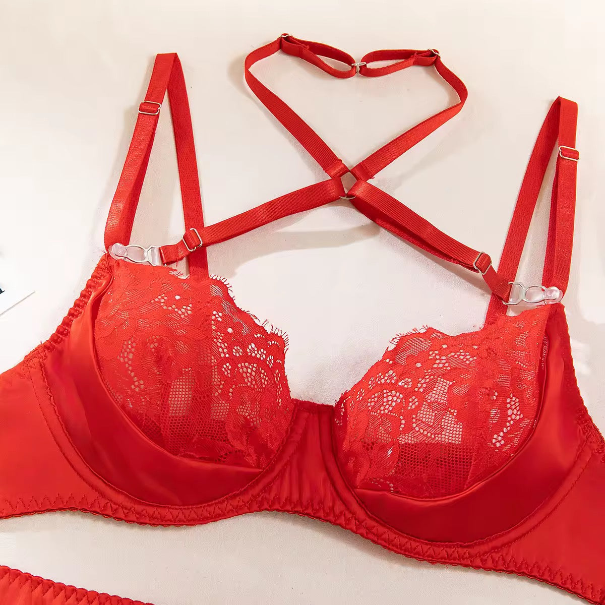 Lingerie Red Seduction - Com Saia de Cetim, Ligas e Fio Dental Regulável