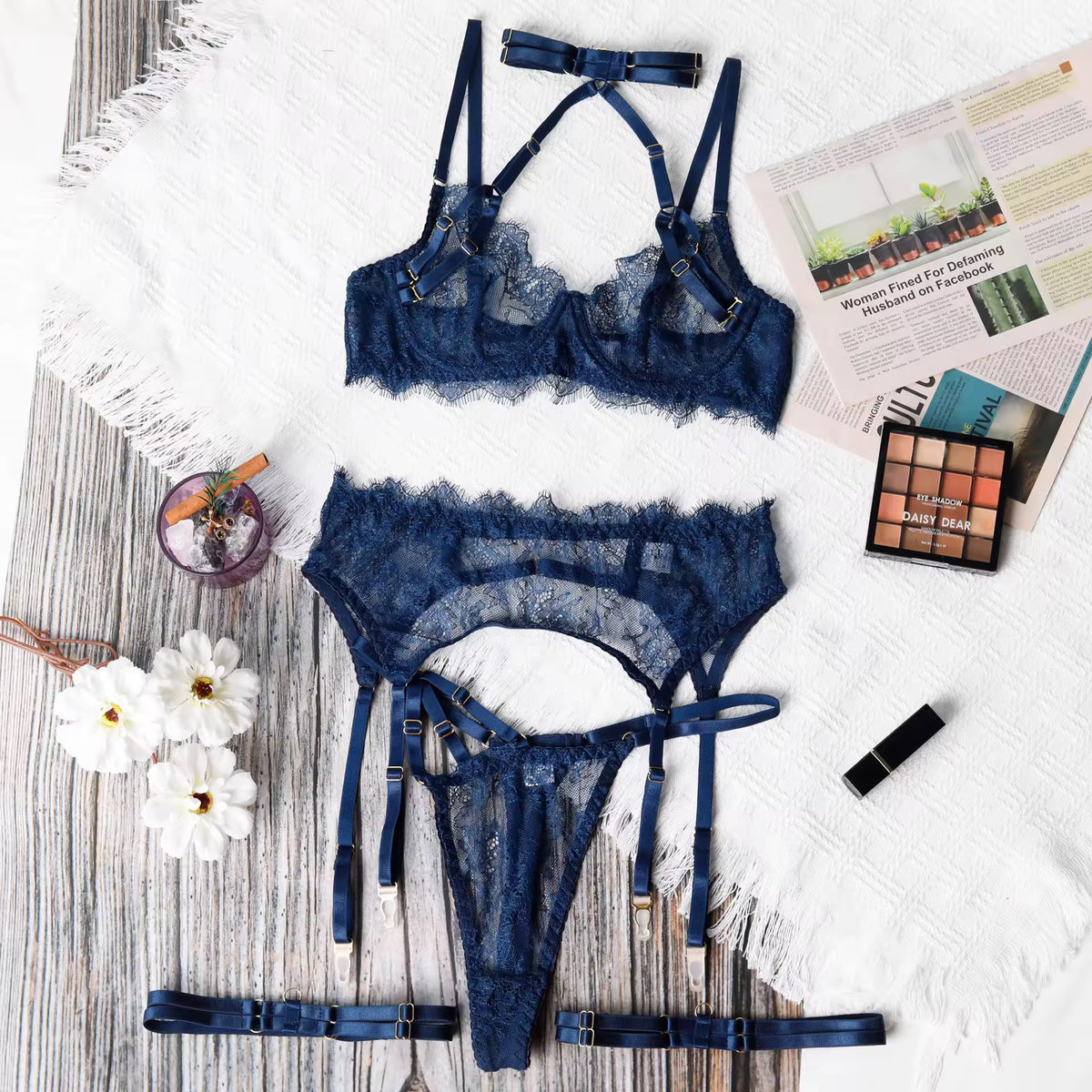 Lingerie Midnight Lace - Renda Preta com Harness e Cinta-Liga | Com Aro, Sem Bojo