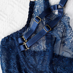 Lingerie Midnight Lace - Renda Preta com Harness e Cinta-Liga | Com Aro, Sem Bojo