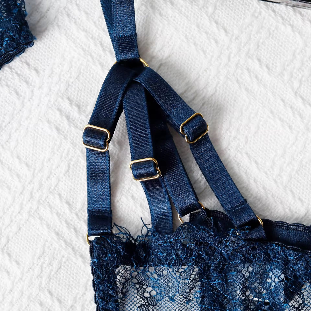 Lingerie Midnight Lace - Renda Preta com Harness e Cinta-Liga | Com Aro, Sem Bojo