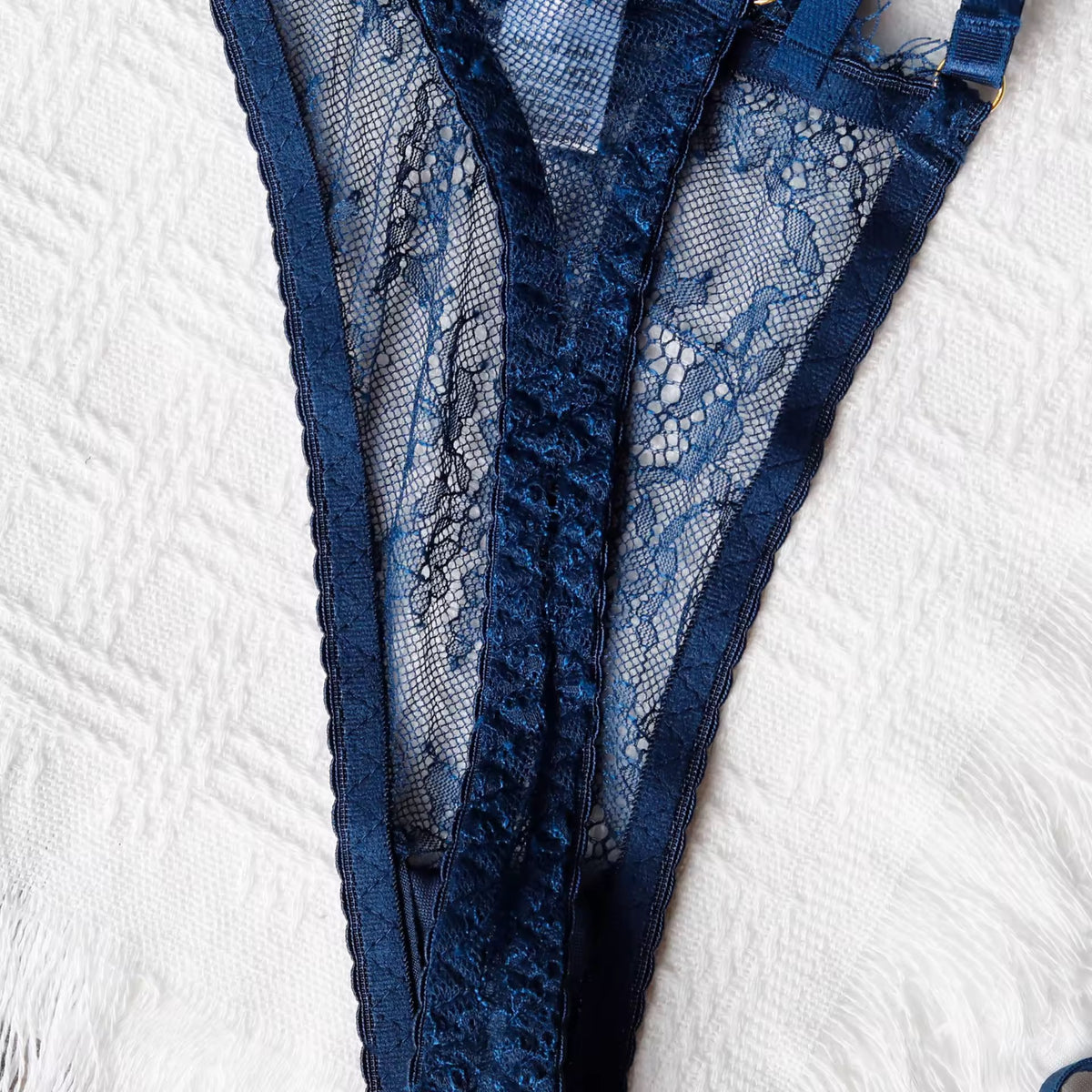 Lingerie Midnight Lace - Renda Preta com Harness e Cinta-Liga | Com Aro, Sem Bojo