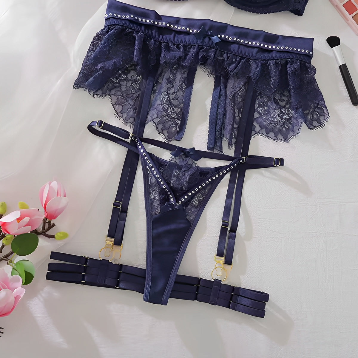 Lingerie Azul Noite com Cinta-Liga - Brilho e mistério em um só visual