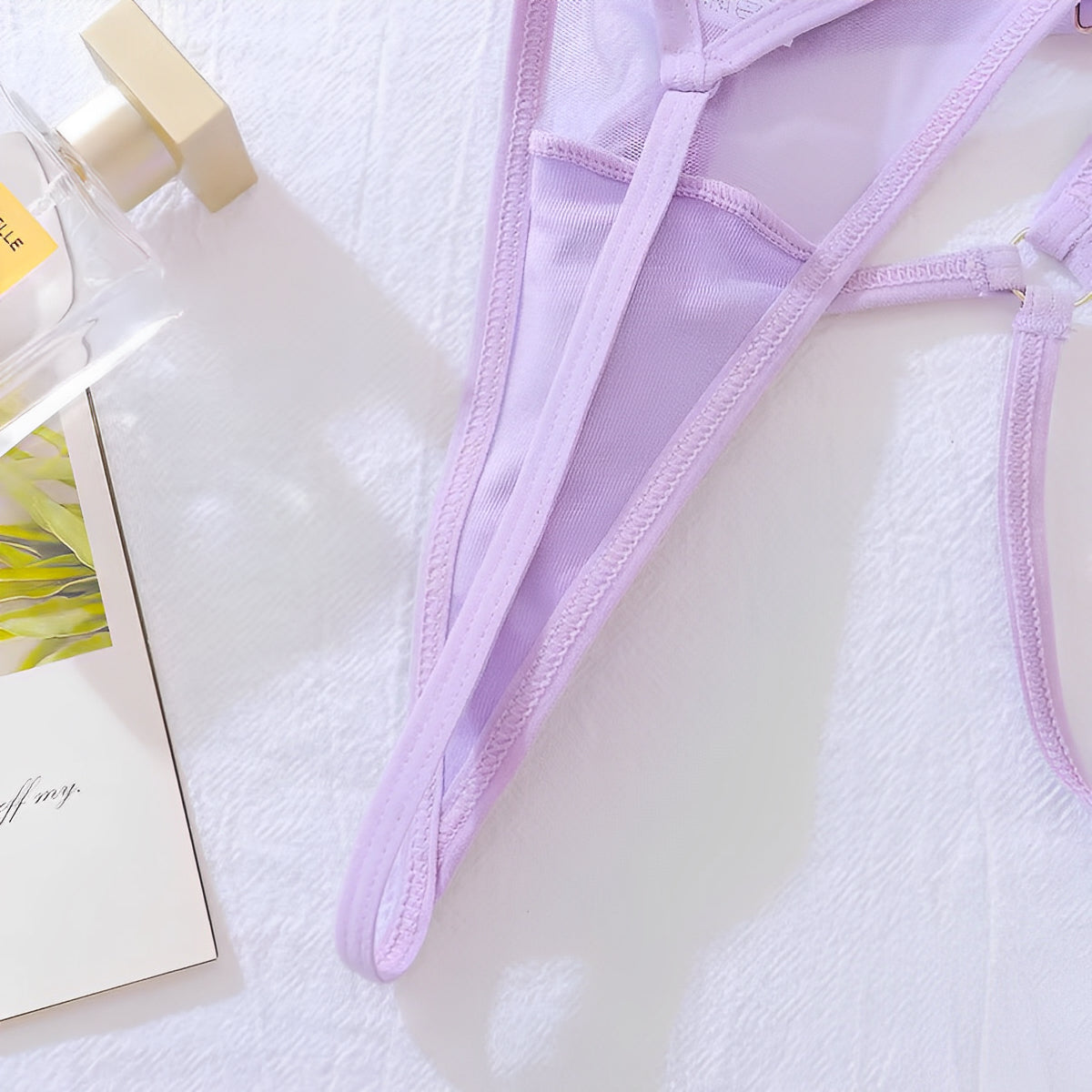 Lingerie Lilás com Recortes Modernos - Delicadeza com design autêntico