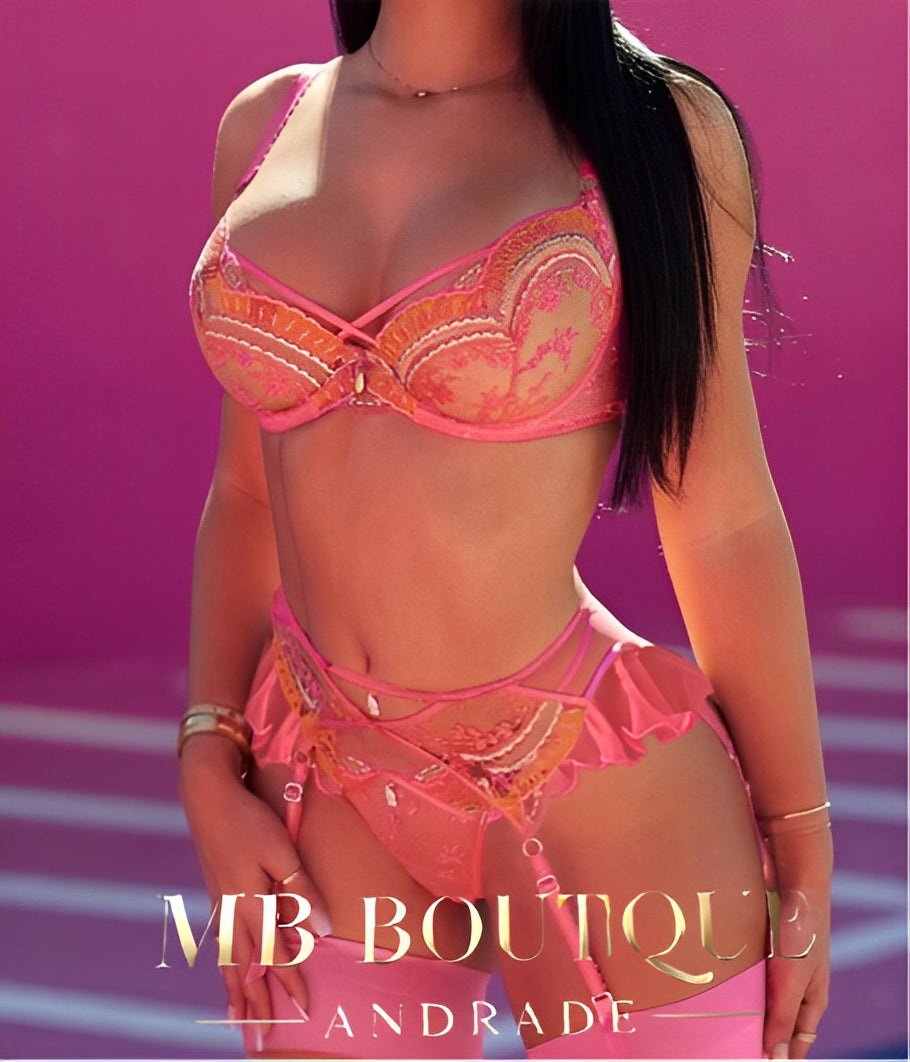 Lingerie Rosa Bordada - Doçura com atitude em cada fio