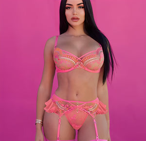 Lingerie Rosa Bordada - Doçura com atitude em cada fio