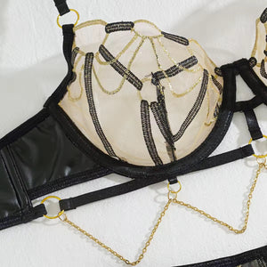 Lingerie Luxo com Correntes Douradas - Um espetáculo de brilho e ousadia