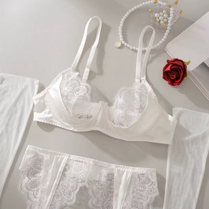 Lingerie Branca Clássica com Cinta Liga