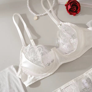 Lingerie Branca Clássica com Cinta Liga