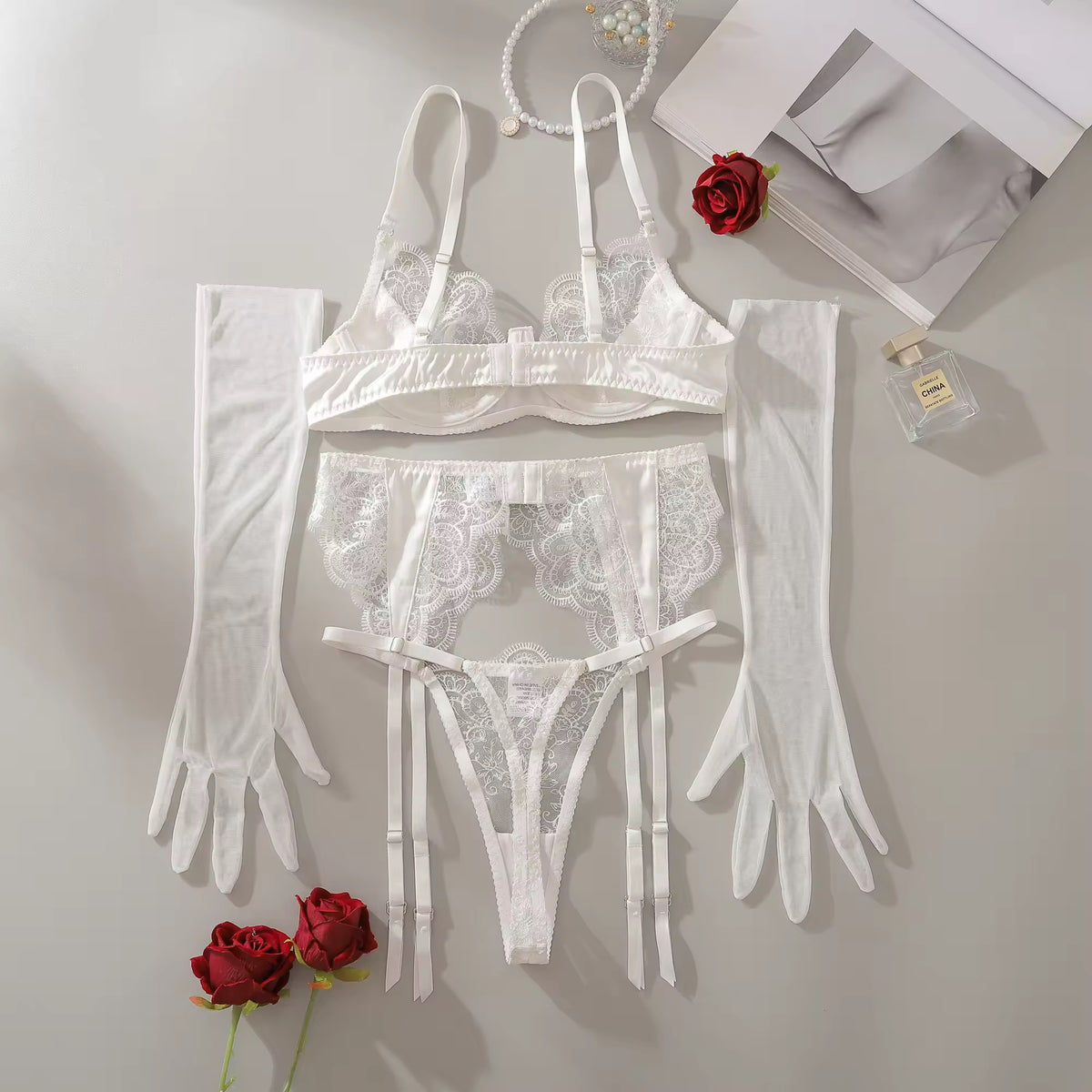 Lingerie Branca Clássica com Cinta Liga