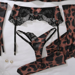 Conjunto Lingerie Animal Print com Renda, Meias e Luvas - Selvagem, Sexy e Sofisticada