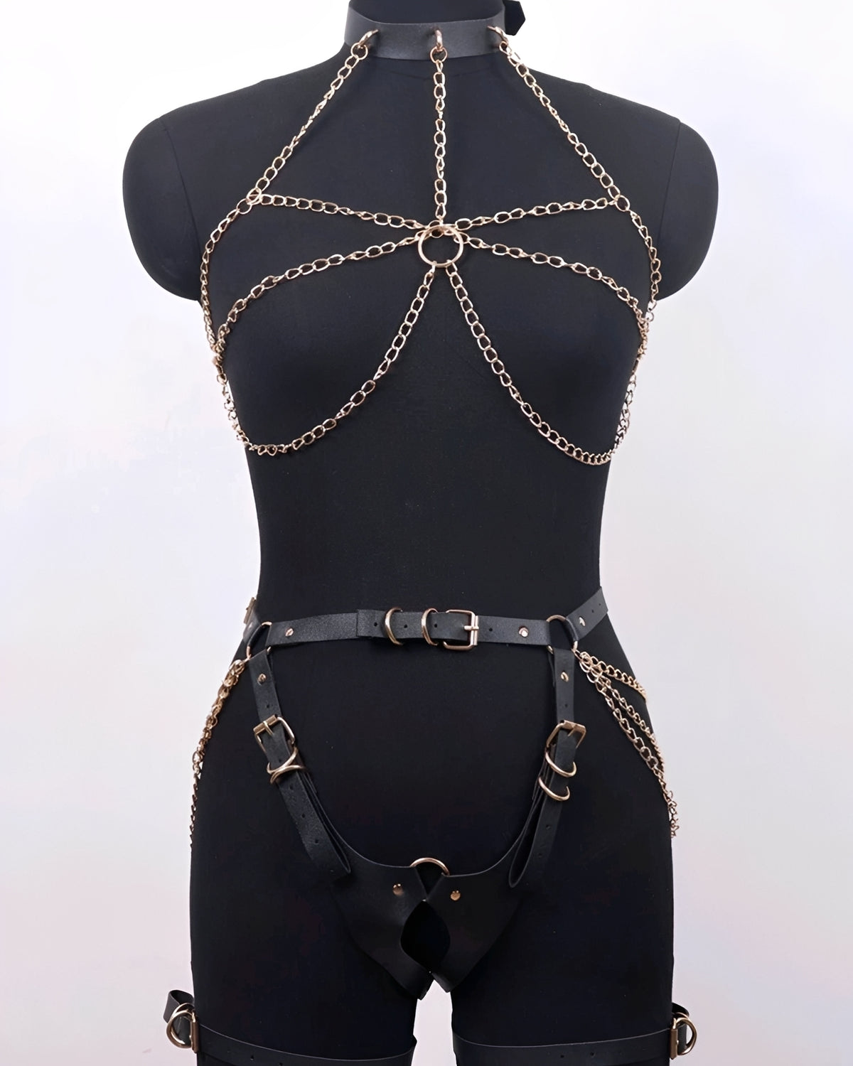 Harness Sexy em Couro PU com Correntes Douradas - Lingerie Fetiche Ajustável para Corpo Todo